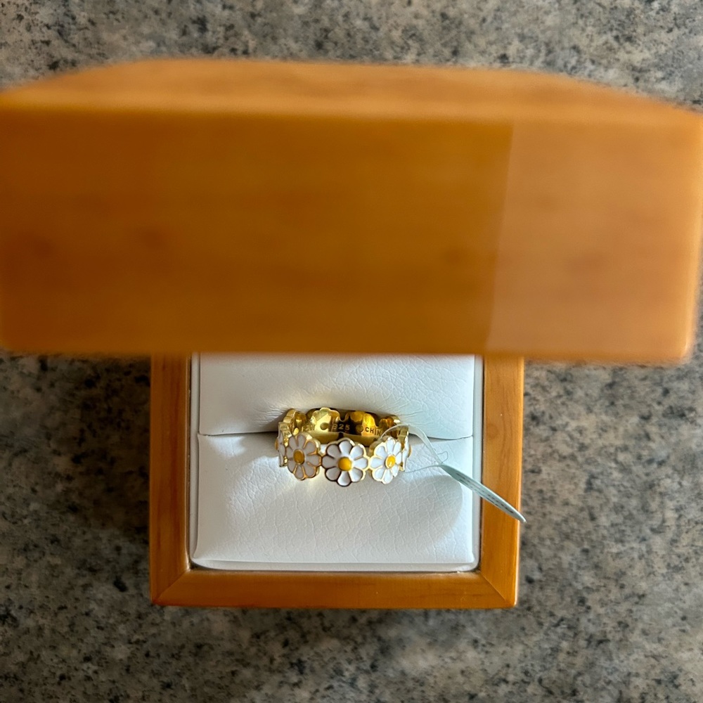 💍 Daisy 925 Ring, Size 7, *Gold* Toned, NWT - Picture 3 of 7
